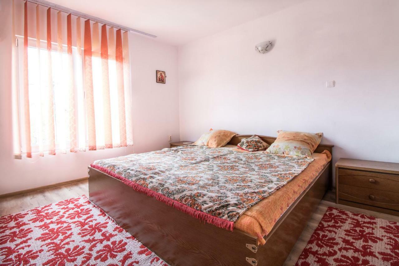 Casa De Vacanta Jeny Novaci-Străini Buitenkant foto