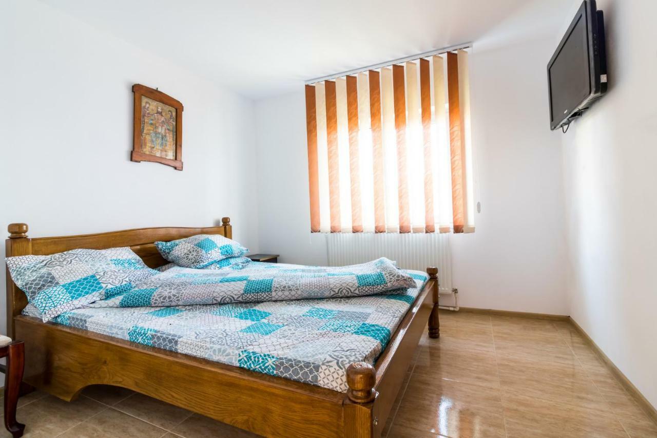 Casa De Vacanta Jeny Novaci-Străini Buitenkant foto