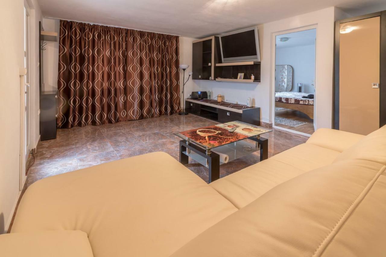 Casa De Vacanta Jeny Novaci-Străini Buitenkant foto