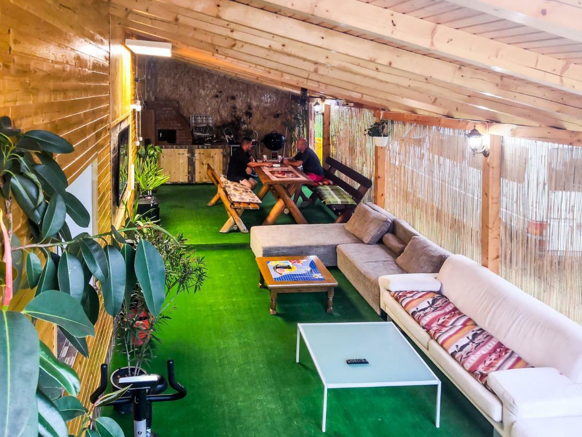 Casa De Vacanta Jeny Novaci-Străini Buitenkant foto