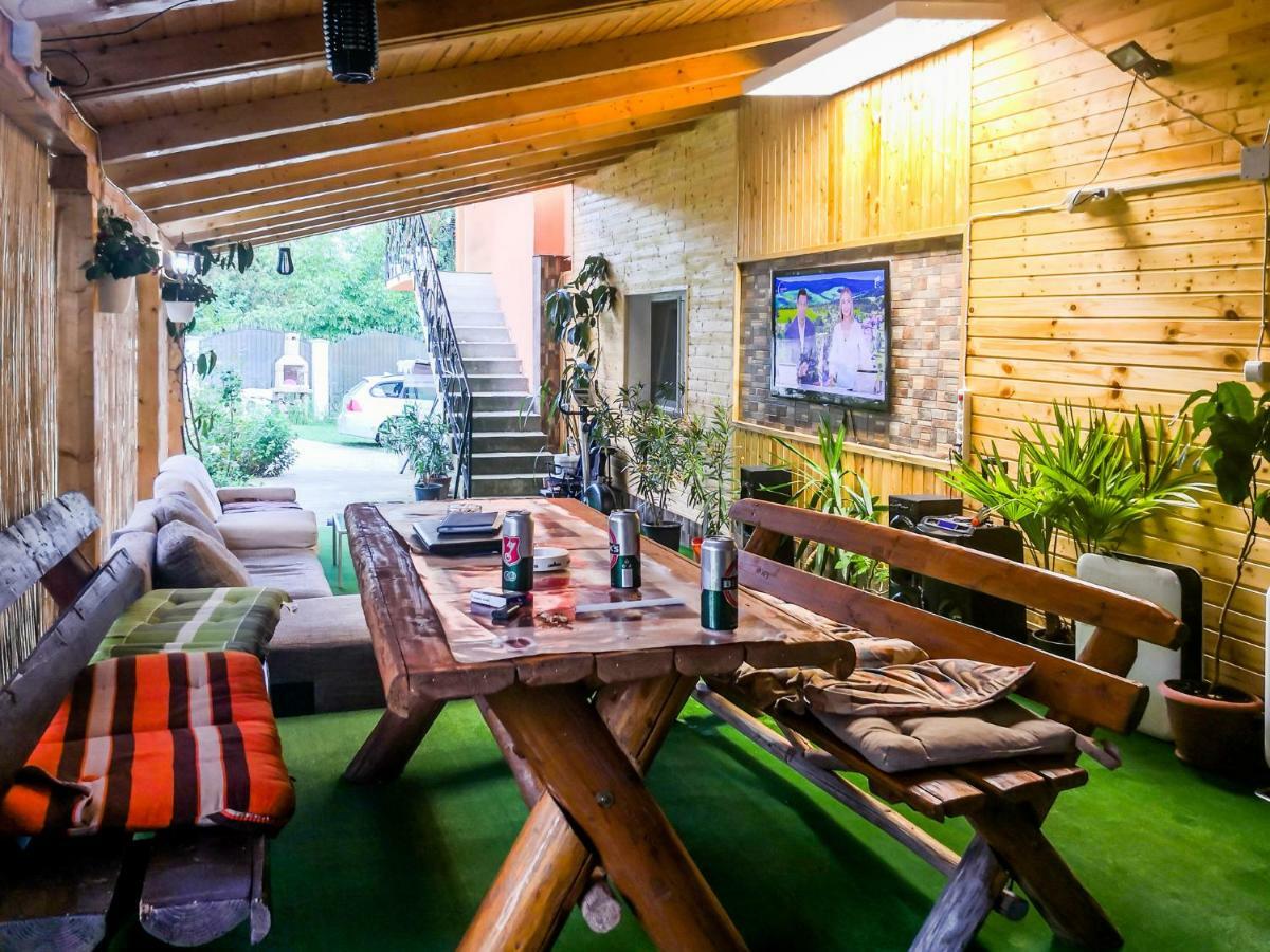 Casa De Vacanta Jeny Novaci-Străini Buitenkant foto