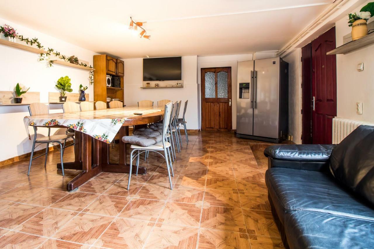 Casa De Vacanta Jeny Novaci-Străini Buitenkant foto