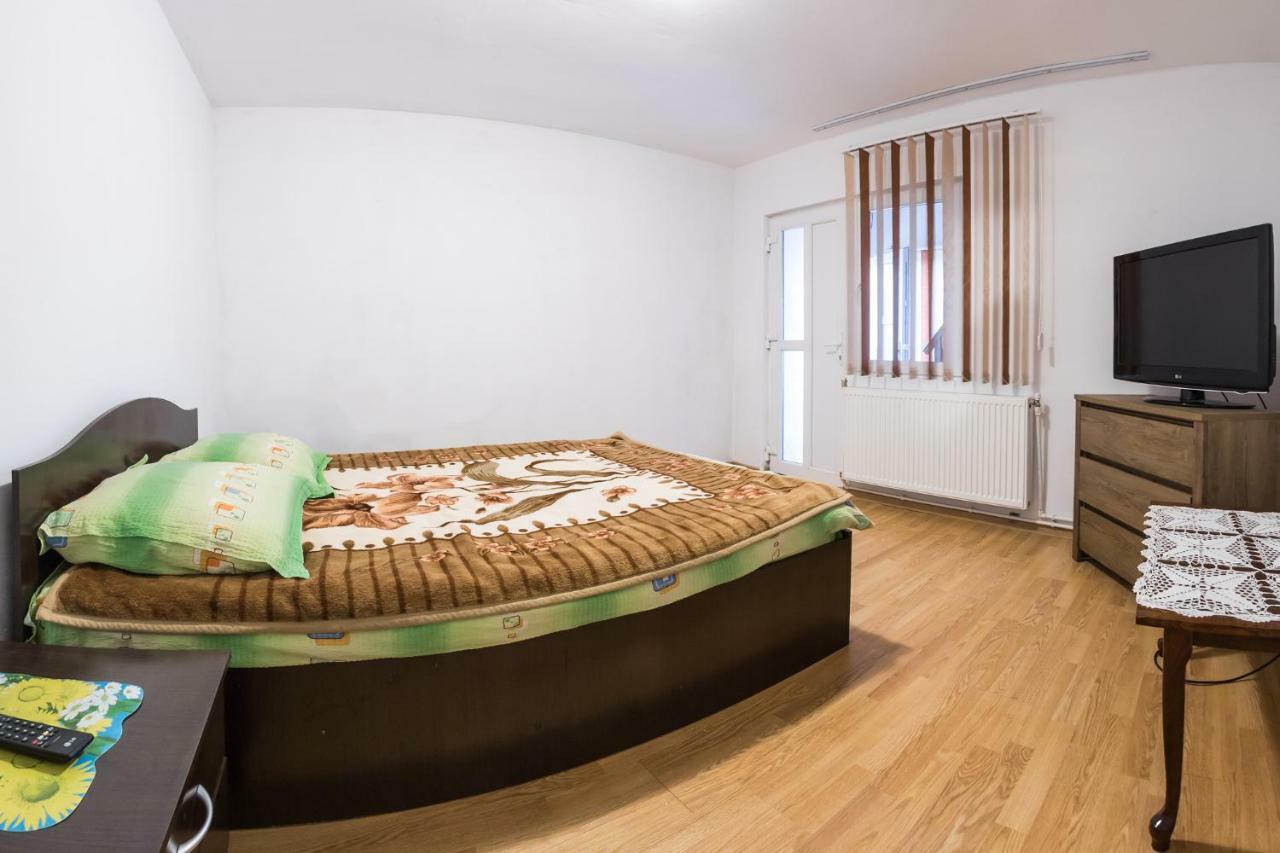 Casa De Vacanta Jeny Novaci-Străini Buitenkant foto