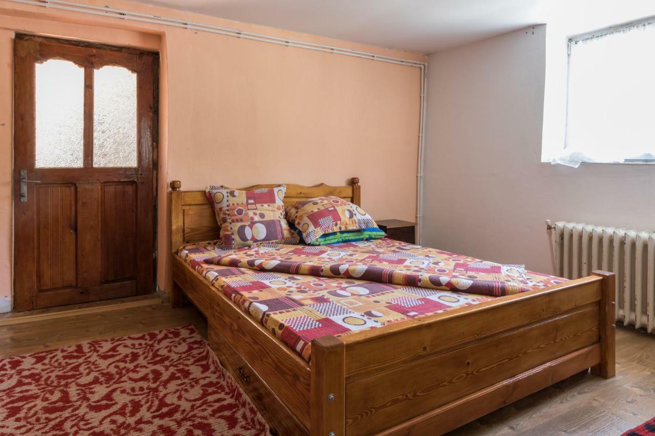 Casa De Vacanta Jeny Novaci-Străini Buitenkant foto