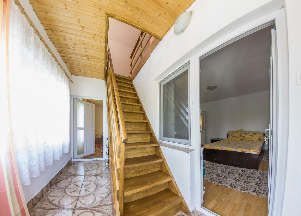 Casa De Vacanta Jeny Novaci-Străini Buitenkant foto