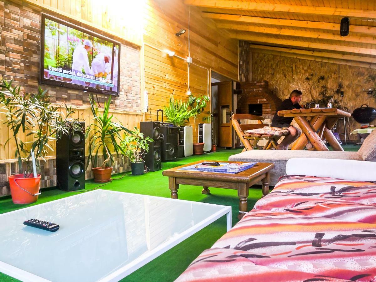 Casa De Vacanta Jeny Novaci-Străini Buitenkant foto