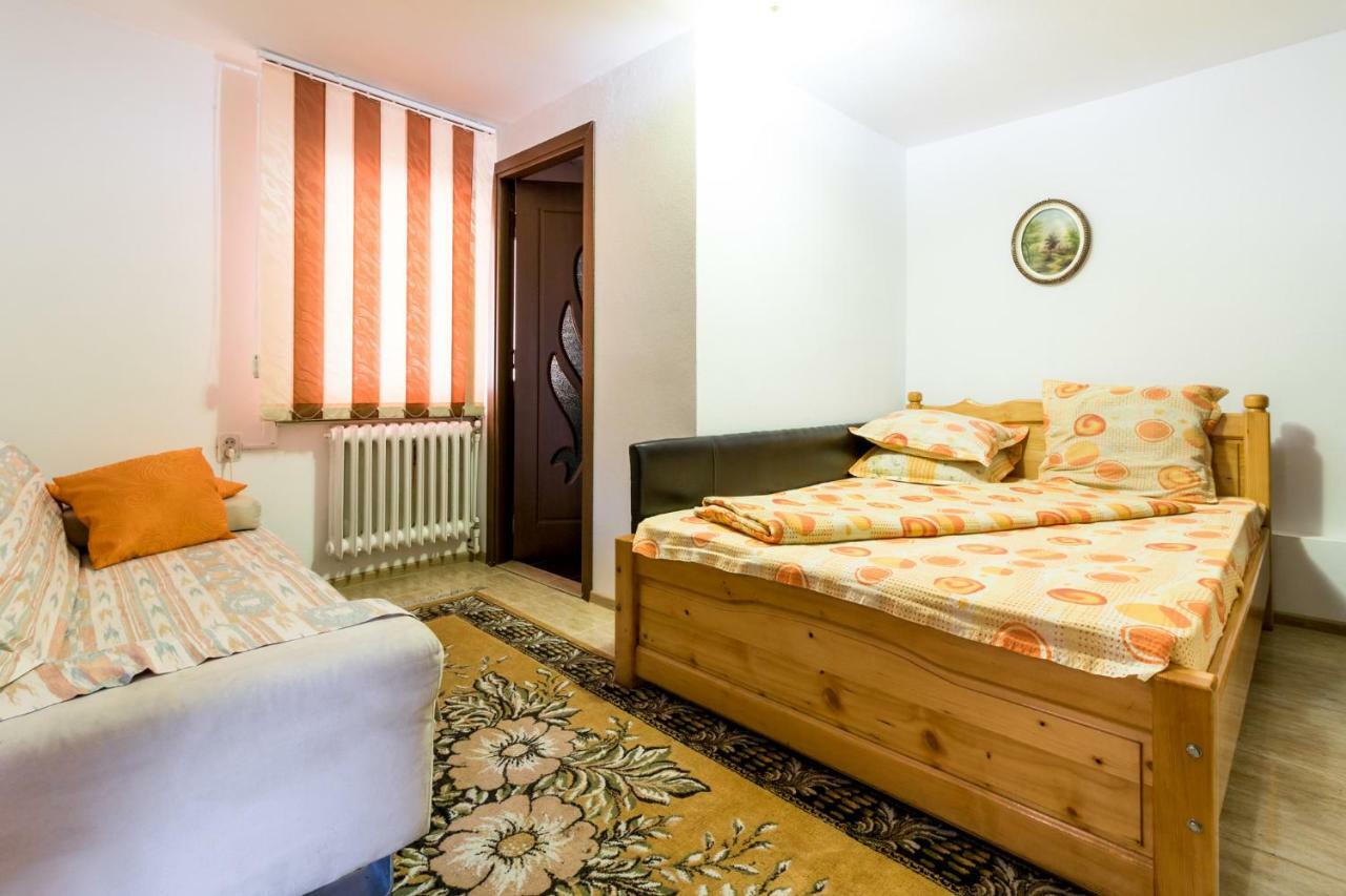 Casa De Vacanta Jeny Novaci-Străini Buitenkant foto