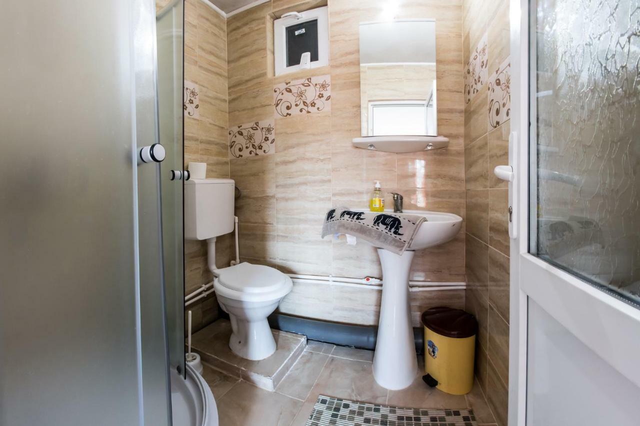 Casa De Vacanta Jeny Novaci-Străini Buitenkant foto