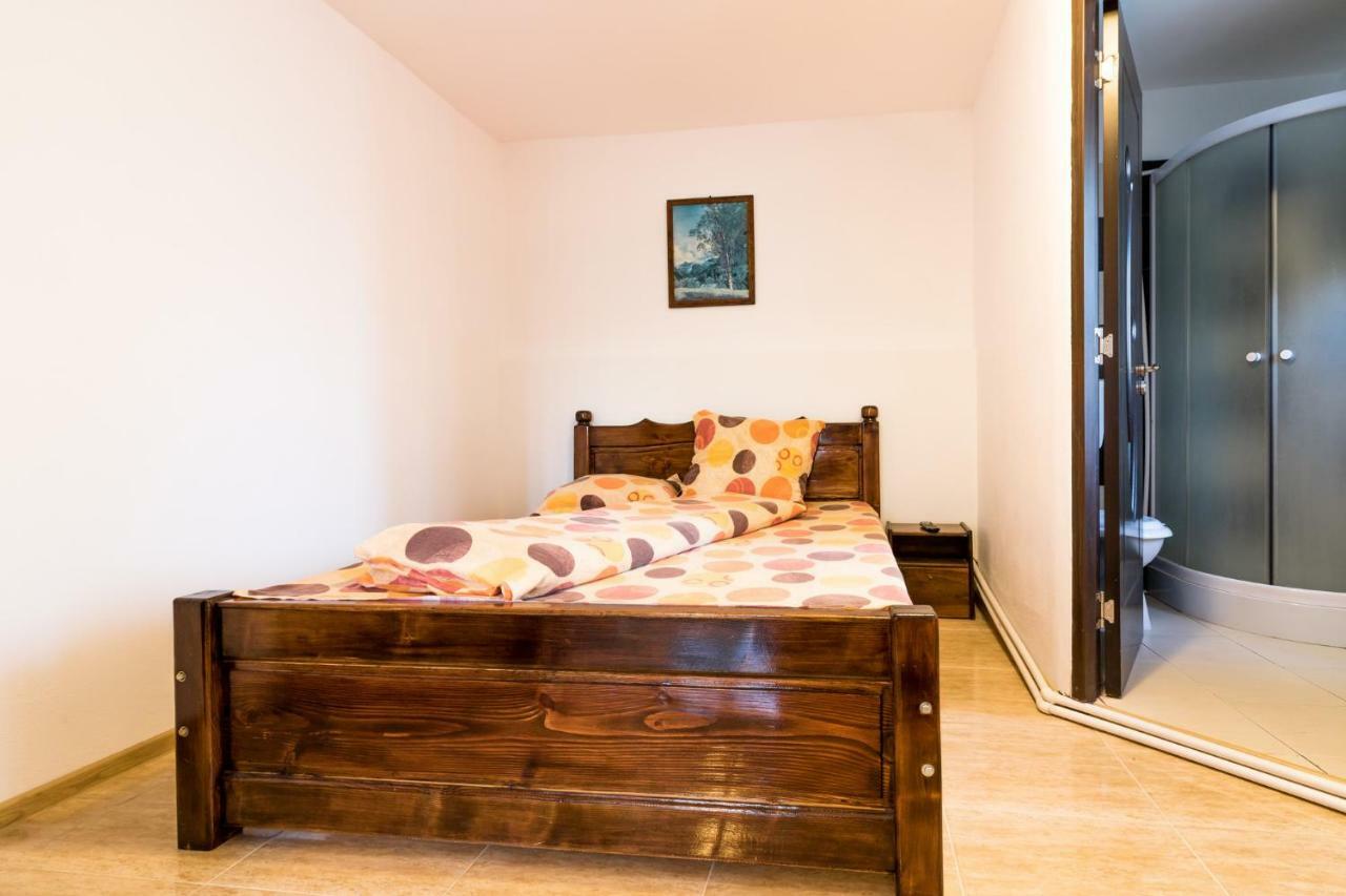 Casa De Vacanta Jeny Novaci-Străini Buitenkant foto