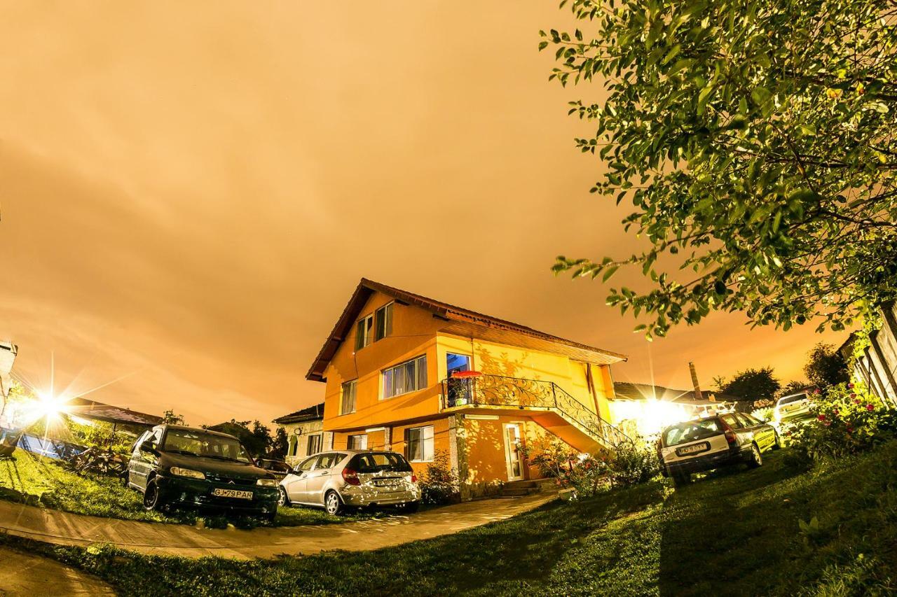 Casa De Vacanta Jeny Novaci-Străini Buitenkant foto