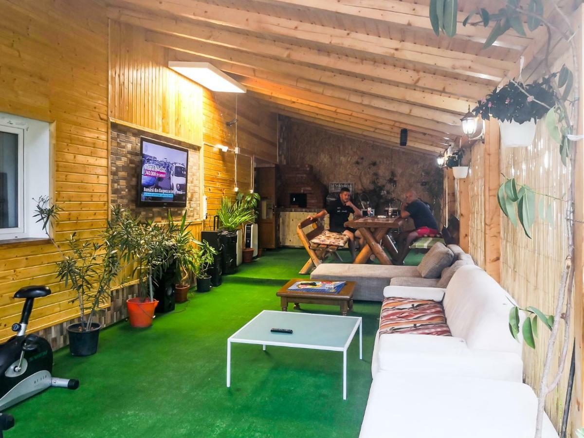 Casa De Vacanta Jeny Novaci-Străini Buitenkant foto