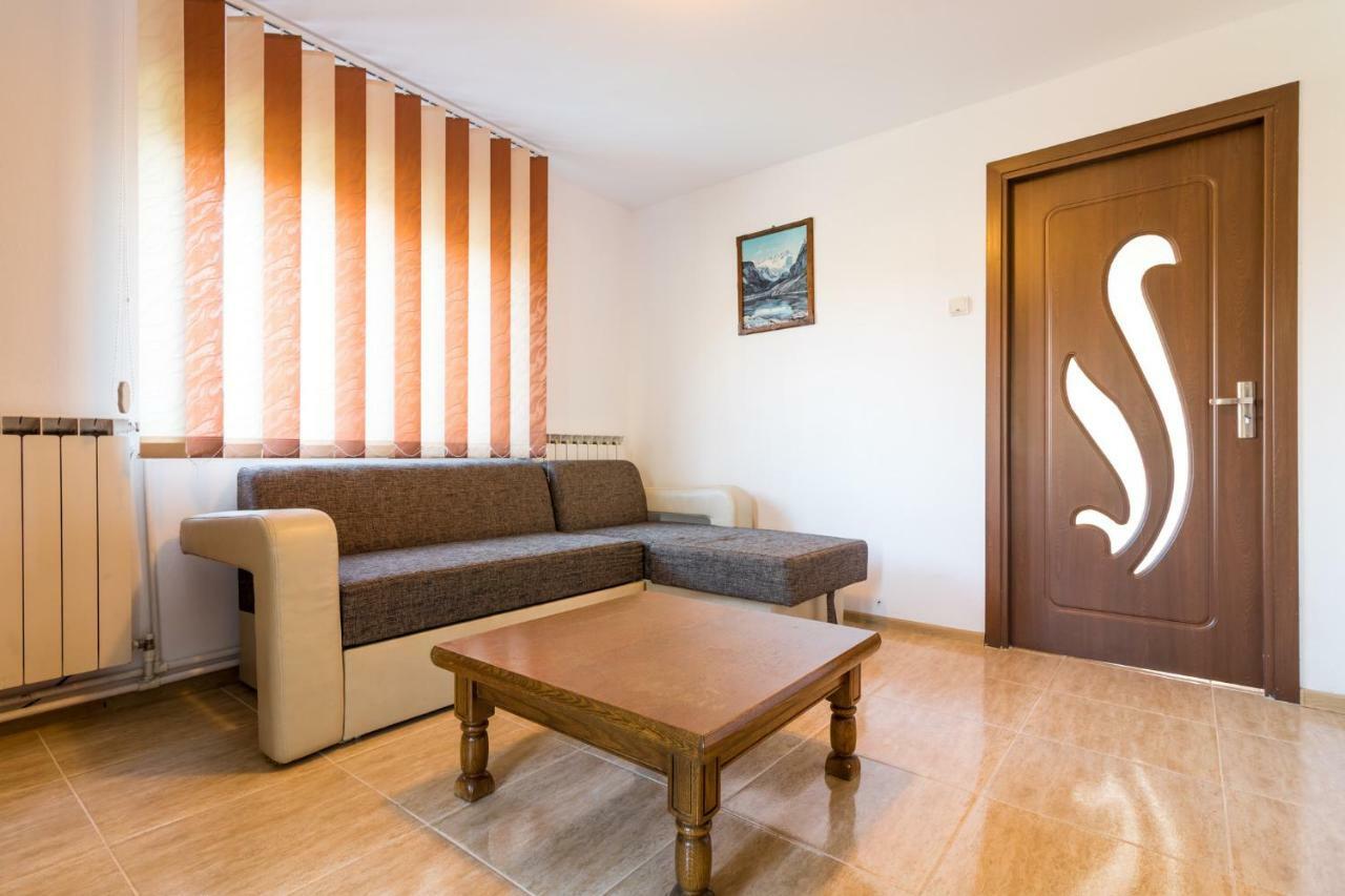 Casa De Vacanta Jeny Novaci-Străini Buitenkant foto