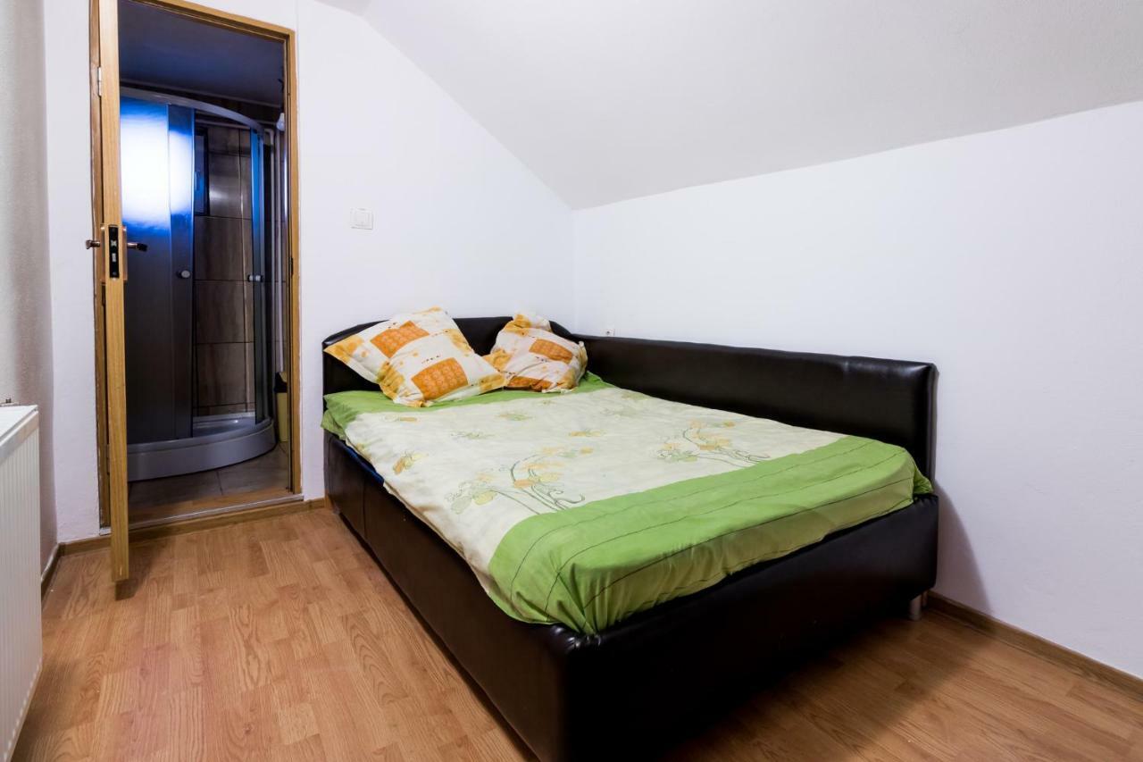Casa De Vacanta Jeny Novaci-Străini Buitenkant foto